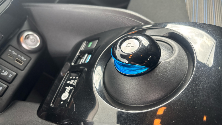 Nissan LEAF 110kW N-Connecta 39kWh 5dr Auto Electric Hatchback